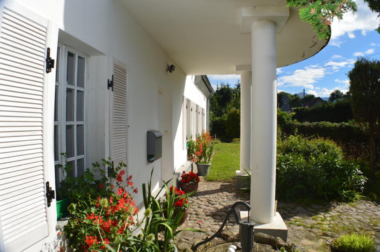 Villa Bialy Dwor à Kostrzyca Extérieur photo