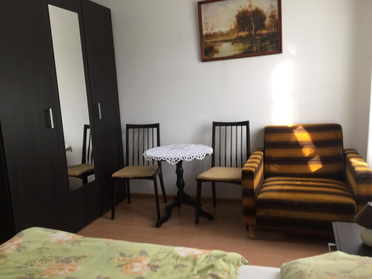 Villa Bialy Dwor à Kostrzyca Extérieur photo