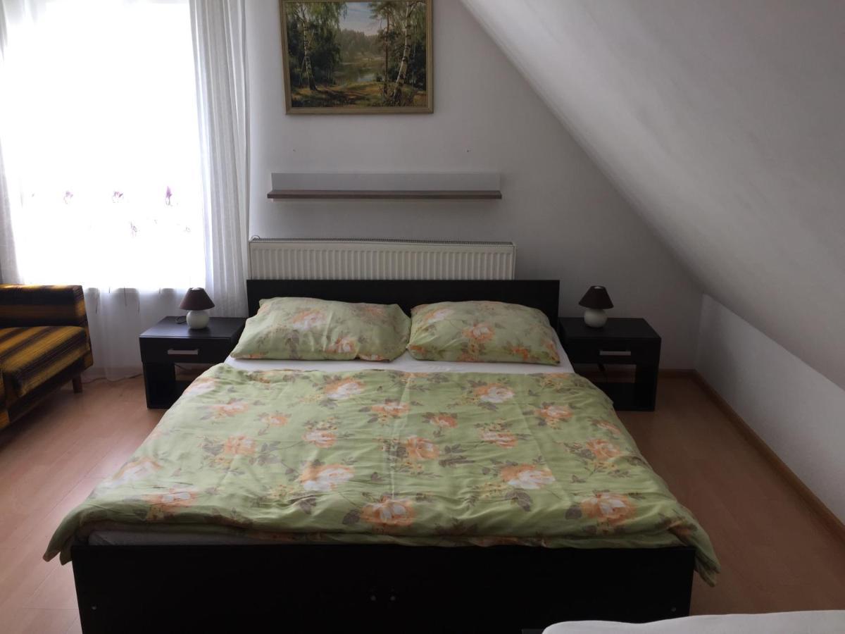 Villa Bialy Dwor à Kostrzyca Extérieur photo